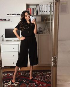 All black outfit with black culottes, a black blouse with golden buttons and multi-colored pumps. #outfitoftheday #outfitinspiration #streetstyle #mirrorselfie Black Culottes Outfit, Culottes Outfit, Black Blouse Short Sleeve, Black Culottes, Outfit Office, Work Outfit Office, Business Chic, Keep Pushing, All Black Outfit