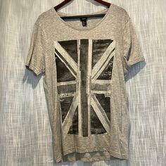 This Cool, Light H&M Cotton-Mix T-Shirt Was An Unused Spare In A Film Shoot. It’s Wholly Unworn, As New. Emblazoned With A Stylized, Monochrome Grey-Scale Version Of The Aunion Jack, The Flag Of Agreat Britain And The Symbol Of Punk, Hooligans, And Ironically Perfect Gentlemen Everywhere. Awesome For Brits, Anglophiles Or Anyone With Exceptional Taste. 5 For $25 - Bundle Any Five $9 Items For $25! Wow!! H&m Graphic Tee With Graphic Print, H&m Graphic Print T-shirt, Silver Short Sleeve T-shirt For Summer, Silver Graphic Print Top For Summer, Summer Silver Top With Graphic Print, Summer Silver Graphic Print Top, Casual Silver Crew Neck Top, Casual Silver Tops With Graphic Print, Casual Silver Top With Graphic Print