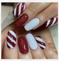 Simple Christmas Nails, Christmas Nail Art Easy, Xmas Nail Art, Nagellack Trends, Holiday Nail Designs, Christmas Nails Easy, Awesome Nails