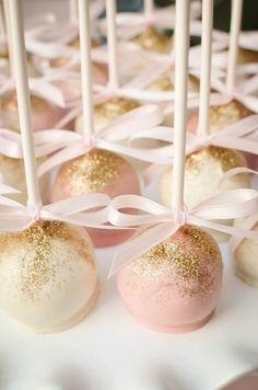 an image of some cake pops with gold glitters on them and the words pop cake pallets does pour le marriage plus