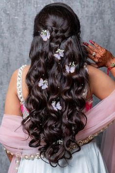 25 Breathtaking South Indian Bridal Hairstyle Ideas #bridal #bridalhair #brides #southbrides #bridalhairstyle #southindianbride #brideshair Indian Bridal Hairstyles