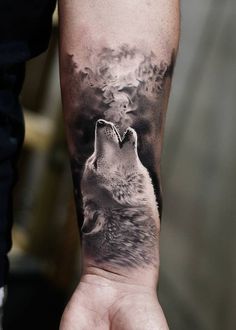 Wolf Eye Tattoo, Wolf Tattoo Forearm, Small Animal Tattoos, Animal Tattoos For Men, Animal Tattoos For Women, Wolf Tattoos Men, Unique Tattoos For Men, Tier Tattoo