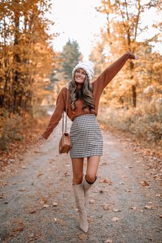 Portret Feminin, Fall Photo Shoot Outfits, Senior Photo Outfits, Cute Maternity Outfits, Foto Tips, Fall Photoshoot, Stylish Maternity, Picture Outfits, Photo Outfit