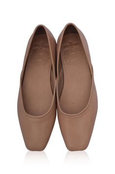 AMORE. Square Toe Ballet Flats – ELF Pretty Flats, Simple Silhouette, Chic And Elegant, No Matter How, Gorgeous Design, Embossed Logo, Favorite Dress, Look Chic, Low Cut