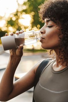 We all know how important it is to drink water. In fact, you might already be getting adequate amounts of water, but can the amount you need to stay hydrated change seasonally?Should you drink more water in summer? After all, temperatures are higher, and the sun is blazing. As it turns out, yes, you should be upping your water intake... Drink More Water Aesthetic, Person Drinking Water, Drinking Water Photography, Stay Hydrated Aesthetic, Drink Water Aesthetic, Cinematic Reels, Woman Energy, Nature Editorial, Blast Belly Fat