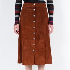 Diana Von Furstenberg Gracelynn Suede Snap Front Skirt. Size 4. Waist 28”. Length 29”. Gorgeous Chestnut Brown Skirt In Beautiful Pre-Owned Condition!!! Diana Von Furstenberg, Brown Skirt, Brown Skirts, Suede Skirt, Chestnut Brown, Von Furstenberg, Diane Von, Diane Von Furstenberg, Chestnut