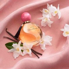 Summer Cosmetic, Beauty Logo Makeup, My Perfume Collection, Oriflame Beauty Products, Avon Fragrance, Cosmetic Company, Perfume Women