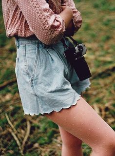 next time i make high-waisted shorts, im doing it with this detail at the bottom Cute Vintage Outfits, High Waisted Jeans Outfit, High Waisted Jeans Vintage, Outfit Jeans, Jeans Outfit, Look Cool, High Waisted Shorts, Spring Summer Fashion, Birkenstock