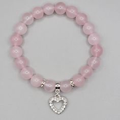 rose quartz bracelet Love Bracelets Diy, Designs For Bracelets, Pink Beaded Bracelets Diy, Beaded Bracelets And Necklaces, Cute Pink Bracelets, Bracelet Pictures Ideas, Bracelet Ideas Pink, Self Made Bracelets, Pink Bracelet Ideas