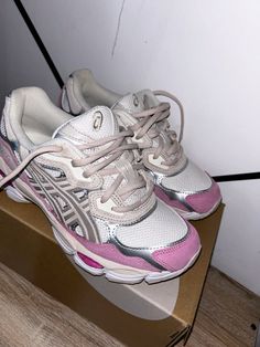 Aesthetic Asics Shoes, Pink Asics Sneakers For Sports, Pink Asics Running Shoes For Streetwear, Asics Pink Sneakers For Sports, Shoes For School, Asics Shoes, Casual Outfits For Teens, Kawaii Shoes