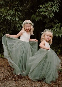 Fairy Flower Girl Wedding, Wedding Bridesmades Dresses, Boho Flower Girl Dress Bohemian, Flower Girl Green Dresses, Flower Girl Sage Green, Garden Wedding Flower Girl, Sage Green Junior Bridesmaid Dresses, Sage Green Summer Wedding, Green Flower Girl Dress