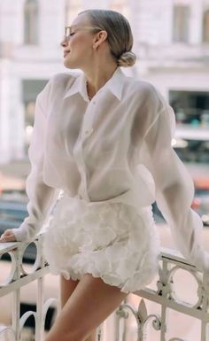 White Outfit Party, Total White Outfit, Fashion Outfits Dresses, White Party Outfit, Total White, White Chic, Outfit Party, Makeup Mistakes, Outfits Dresses