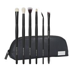 Eye head-turning artistry with the Morphe Eye Stunners 6-Piece Eye Brush Set. This kit is curated with all the pro-level, high-performing, precision tools you need to apply, build, and blend color from lash lines to brows–plus, a brush bag for storage at home or on the go. Includes Oval Shadow Brush: Buff out harsh edges or build vivid color with this natural-bristled brush Crease Fluff Brush: Apply a soft wash of color or blend along creases with this natural-bristled brush Deluxe Blender Brush Makeup Morphe, Eyeshadow Tutorials, Face Brush Set, Morphe Makeup, Eye Brushes Set, Jaclyn Hill Palette, Morphe Brushes, Eye Makeup Brushes, Jaclyn Hill