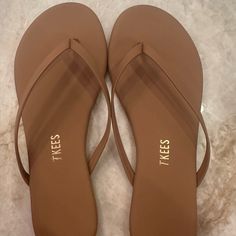 Size 6 (Runs Small) Never Worn (Ordered Wrong Size) Casual Tan Flat Flip Flops, Casual Tan Flip Flops For Spring, Casual Tan Flip Flops For The Beach, Tan Flat Flip Flops For Vacation, Tan Toe Post Sandals For Beach, Tan Flat Sandals For Beach, Tan Vacation Flip Flops, Tan Open Toe Flip Flops For The Beach, Tan Flat Flip Flops For Spring