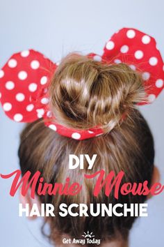 Minnie Mouse Hair, Diy Scrunchie, Mouse Hair, How To Make Scrunchies, Diy Disney Ears, Disney Diy Crafts, Diy Mickey Ears, Diy Hair Scrunchies, Disney Cute