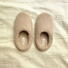 Linen Color Faux Shearling Made Of Recycled Materials Size 6 New, Never Worn Madewell Shoes, Linen Color, Recycled Materials, Madewell, Slippers, Size 6, Women Shoes, Cream, Women Shopping