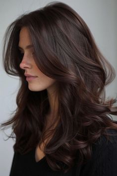 Chocolate brown hair color exudes warmth, richness, and versatility, making it a favored choice for those seeking a natural yet profound change. Click for inspiration! Cherry Brown Hair, Rich Brunette Hair, Rich Brown Hair, Dimensional Brunette, Chocolate Brown Hair Color, Hair Color Chocolate