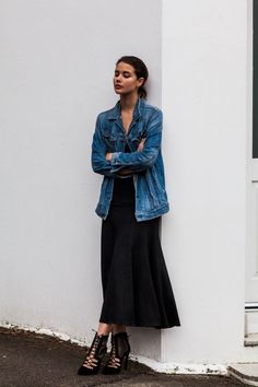 The Statement Heel Dress With Jean Jacket Outfit, Harper And Harley, Jean Oversize, Jean Jacket Outfit, Outfits Jean, Statement Shoes, Dressy Casual Outfits