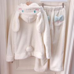 Hello Kitty Outfit, Sanrio Clothes, Hello Kitty Clothes, Style Kawaii, Cute Sleepwear, Cute Pajama Sets, Pajama Suit, Winter Pajamas, Kawaii Fashion Outfits