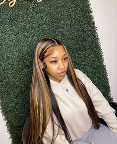 Highlight Color Lace Front Wigs Black Women, Side Part Frontal With Highlights, Leave Out Sew In Weave Middle Part With Highlights, Sew In Hairstyles Blonde, Sew In Hairstyles With Color Highlights, Highlighted Wig Hairstyles, Sew In With Color Highlights, Middle Part Quick Weave With Highlights