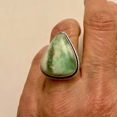 SUPERB VINTAGE ORGANIZED SILVER PLATED MARQUISE RING, ADORNED WITH AN AUTHENTIC CHRYSOPRASE. THE STONE IS AUTHENTIC AND GENUINE. ELEGANT JEWELRY, MAGNIFICENT CLEAN AND SOBER DESIGN, BEAUTIFUL EFFECT. REMARKABLE WORK, BEAUTIFUL SILVER PLATED FRAME, REAL NATURAL STONE. MAGNIFICENT NATURAL CHRYSOPRASE, SUPER DESIGN: 23 X 19 mm. FRENCH SIZE: 55. US SIZE: 7 1/4. IN VERY GOOD SHAPE. BOX NOT INCLUDED. Ring Luxury, Marquise Ring, Silver Plated Jewelry, Plate Frames, Vintage Ring, Elegant Jewelry, Luxury Jewelry, Vintage Rings, Natural Stone