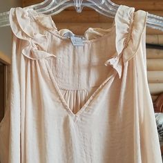 Beautiful Sz Oversized Medium High Low Cream Color With Peachy Undertones. New Never Worn. Ordered Wrong Sz. 26 In Front Length. Chest Is 22. Silky And Flowy Fit. H&m V-neck Tops For Daywear, Flowy Beige Blouse For Brunch, Chic H&m Tops For Vacation, H&m V-neck Tops For Day Out, H&m Summer Casual Blouse, H&m Casual Summer Blouse, Beige Sleeveless Blouse For Day Out, H&m V-neck Blouse For Summer, H&m V-neck Summer Blouse