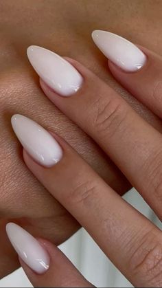 Clean Nails Aesthetic Design, It Girl Nails Aesthetic, Coconut Milk Nails, Badem Nokti, American White Nails, Long White Almond Nails, Almond White Nails Design, Almond Nails White Design, Nails Soft White