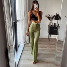 High Waisted Pants With False Front Pockets. Flared Legs With Side Slits. Front Zip, Button, And Metal Hook Closure. Olive Green Outer Shell 99% Viscose 1% Elastane Pub Outfit, Drinks Outfit, Jogging Pants Black, Bar Crawl, Green Queen, Outfit Night, Outfit Look, Fashion Fits, Zara Pants