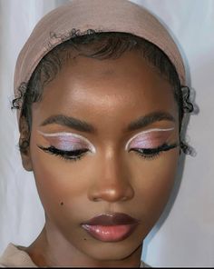 Barbie Makeup Dark Skin, Pink Eyeshadow Makeup Looks Black Women, Light Beat Makeup Black Women Pink, Futuristic Makeup Looks Black Women, Pink Inner Corner Makeup Black Women, Makeup Looks Ideas, Christmas Makeup Looks, Christmas Makeup Ideas, Hot Christmas