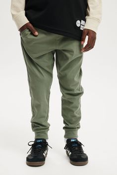 MATTY LIGHTWEIGHT PANT Green Stretch Sweatpants With Elastic Waistband, Green Cotton Cargo Pants For Sports, Green Joggers With Elastic Waistband For Streetwear, Green Stretch Joggers For Streetwear, Green Stretch Casual Joggers, Green Athleisure Cargo Pants For Sports, Stretch Green Joggers With Elastic Waistband, Green Relaxed Fit Joggers With Elastic Waistband, Green Relaxed Fit Cargo Pants For Sports