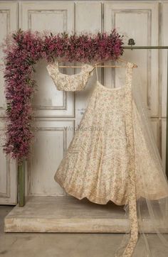 Lehenga Shopping, Ivory Lehenga, Indian Outfits Lehenga, Lehenga Designs Simple, Indian Bride Outfits