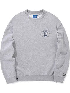 This is a comfortable and casual sweatshirt that is made out of high quality polyester and cotton blend fabric. With design detail of columbia flag emblem and heavy weight terry fabric, it gives a trendy and refined look.- Heavyweight terry fabric- COLUMBIA FLAG emblem detail- COLUMBIA NYC point label detail- Oversized silhouette Columbia Flag, Athletics Logo, Columbia University, Oversized Silhouette, Casual Sweatshirt, Heavy Weight, Design Details, Columbia, Cotton Blend