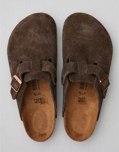 Birkenstock Men Boston, Berken Stocks Shoes, Birkin Stocks, Birkenstock Boston Men, Birkenstock Clogs Outfit, Boston Birkenstock, Clogs Birkenstock, Boston Outfits, Birkenstock Clog