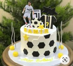 Football Cake Design, Ronaldo Birthday, Soccer Birthday Cakes, Cake Bento, Fondant Cake Tutorial, Football Cake Toppers, Football Birthday Cake