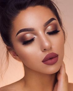 Dark Pink Lipstick, Pink Lipstick Makeup, Soft Smokey Eye, Wedding Hairstyles And Makeup, Smokey Eye Makeup Look, Mekap Mata, Party Make-up, Reflux Diet, Party Makeup Looks