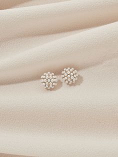 DESCRIPTION ✨ Celebrate our 10th anniversary in style with a limited edition collection of 10 best-selling styles in a mini size. Expect the same amount of sparkle, but 10 times cuter! Spoil yourself or gift them to someone worth celebrating. Our all-time, most-loved earrings - the Pearl Pave Studs - are now in a mini! Olive And Piper, Classic Pearl Jewelry, Everyday Earrings Studs, Mini A, Earring Making, Versatile Jewelry, Dainty Studs, January 2023, Mac Lipstick