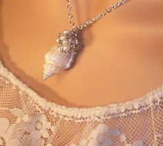 Siren Necklace Aesthetic, Mermaid Jewelry Necklaces, Mermaid Inspired Jewelry, Seashell Jewelry Aesthetic, Shell Jewelry Aesthetic, Mermaid Aesthetic Jewelry, Sea Shell Accessories, Sea Necklace Aesthetic