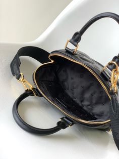 This Alma BB handbag inherits the essence of Art Deco style in the 1930s. It is a rich quilted calfskin embroidered Monogram pattern, with a rolled leather handle and a detachable and adjustable shoulder strap. It can be carried cross-body Convert as you like.

Size: 24.5 x 18.0 x 12.0 cm (LxHxW)
• Quilted and embroidered smooth calfskin
• Nano Monogram jacquard lining
• metallic parts
• Double zip closure
• Interior patch pocket
• Bottom nails
• Shoulder strap: detachable and adjustabl Bottom Nails, Lv Alma, Louis Vuitton Yayoi Kusama, Black Louis Vuitton, Louis Vuitton Capucines, Alma Bb, Large Cosmetic Bag, Lv Purse, Lv Shoes