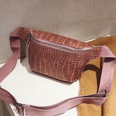 SPECIFICATIONSsize: 20*14 CMWay of opening: zipperStyle: FashionStrap Drop: 100cmShape: PillowPlace Of Origin: HE BEI ProvincePlace Of Origin: GUANG DONG ProvincePattern Type: SolidOrigin: CN(Origin)Name: Waist bagModel Number: YB178Material Composition: PolyesterMain Material: PUItem Type: Waist PacksItem Length: 20inchGender: WOMENFeatures 4: Messenger bagFeatures 3: Shoulder bagFeatures 2: Chest bagFeatures 1: Waist bagBrand Name: LXHYSJ  Product descriptionFeatures:100% brand new and high qu Mobile Purse, Waist Bags For Women, Waist Bag Women, Pattern Bag, Leather Fanny Pack, Crocodile Pattern, Phone Pouch, Zipper Wallet, Waist Pack