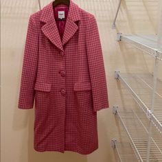 Coat Size 12 ( Designer Size 46) 80% Wool, 20 % Polyamide. Pink And Light Pink Houndstooth Pattern. Moschino Jeans Long Coat. Des Bust Is 40 Waist 37 Length. 41 Shoulder 17 Sleeve. 30 Semi-formal Pink Outerwear For Fall, Pink Houndstooth, Moschino Jacket, Moschino Jeans, Jeans Long, Houndstooth Pattern, Long Coat, Colored Jeans, Moschino