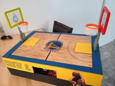 an inflatable basketball court with the golden state warriors on it