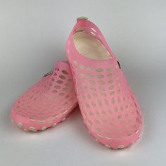 Surf 7 Usa Adult Pink Water Clog Sz 9 Nwt Swim Shower Beach Light Pink / Off White In Color Rubber Texture Slip On Has Minor Spots On Inner Right Shoe, See Pic Excellent Condition! Summer Synthetic Slip-resistant Clogs, Spring Beach Clogs With Slip-resistant Soles, Spring Beach Clogs With Slip-resistant Design, Comfortable Slip-resistant Clogs For Beach, Beach Slip-on Slip-resistant Clogs, Non-slip Round Toe Clogs For The Beach, Waterproof Closed Toe Clogs For Spring, Beach Clogs With Rubber Sole And Round Toe, Beach Clogs With Round Toe And Rubber Sole