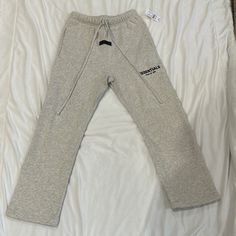 Light Oatmeal New! Essentials Xxsml Comfy Relaxed Essentials Sweatpants, Sweatpants Fit, Essential Pants, Essentials Pants, Cute Sweatpants, Grey Sweats, 2024 Christmas, Grey Sweatpants, Women Essentials