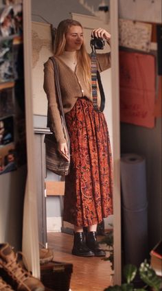 Fall Outfits With Slacks, 2024 Fall Skirt Outfits, 1920s Fall Fashion, Autumn 70s Outfits, Brown Gingham Pants Outfit, Autumn Outfit With Skirt, Redhead Winter Outfits, Folk Outfit Woman, Flannel Wrapped Around Waist Outfits