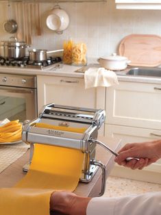 Pasta A La Carbonara, Homemade Pasta Dough, Pasta Maker Machine, Noodle Machine, Pasta Roller, Vegetable Noodles