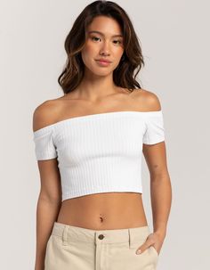 Rsq Seamless Off The Shoulder Top. Featuring An Off-The-Shoulder Neckline And A Cropped Fit. Ribbed Texture And Seamless Construction. Form Fitting Silhouette. 92% Nylon, 8% Spandex. Hand Wash. Made In U.s.a. Model Is Wearing A Size S/m. Model Measurements:height: 5'6" Bust: 32"waist: 26"hips: 35" Casual Off-shoulder Tube Top, Ribbed Stretch Off-shoulder Top, Stretch Ribbed Off-shoulder Top, White Cropped Off-shoulder Top, White Cropped Off-shoulder Casual Top, White Off-shoulder Casual Tube Top, White Casual Cropped Off-shoulder Top, Casual White Off-shoulder Tube Top, Stretch Cropped Off-shoulder Top For Summer