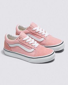 Vans | Kids Old Skool Powder Pink/True White Shoes Street Skater, Footwear Design, Van Doren, Vans Kids, Powder Pink, Disney Outfits, Side Stripe, Old Skool, White Shoes