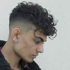 Undercut Curly Hair, Fade Haircut Curly Hair, Fade Haircut Styles, Men's Curly Hairstyles, Curly Hair Fade, Curly Undercut, Men Haircut Curly Hair, Textured Curly Hair, Wavy Hair Men