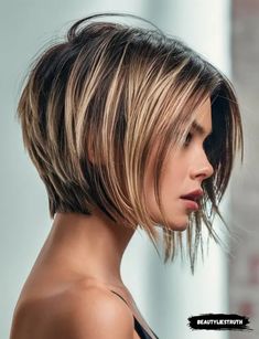 Short Choppy Hairstyles: Top 40 Cuts that are Trending this Year Grey Hair Dye, Bob Hairstyles For Thick, Choppy Hair, Short Hairstyles For Thick Hair, Hairstyles Women, Short Choppy Hair, Penteado Cabelo Curto, Top 40, Short Hair Cuts For Women