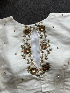 Product Descriptions : Half white silk blouse comes with intricate heavy floral motif hand work for back & tikki work all over the blouse as shown View this post on Instagram A post shared by Handcrafted Sarees by Shobana Nithin (@threadslabel_india) Intricate Blouse Design, Latest Maggam Work Blouses, Model Blouse, Maggam Work Blouse, Sarees For Girls, White Silk Blouse, Indian Wedding Outfit, Latest Model Blouse Designs, Aari Work Blouse